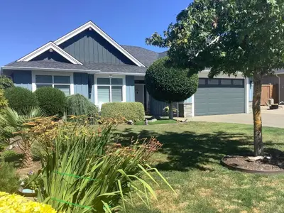 498 Ridgefield Dr, Parksville BC V9P 0E2