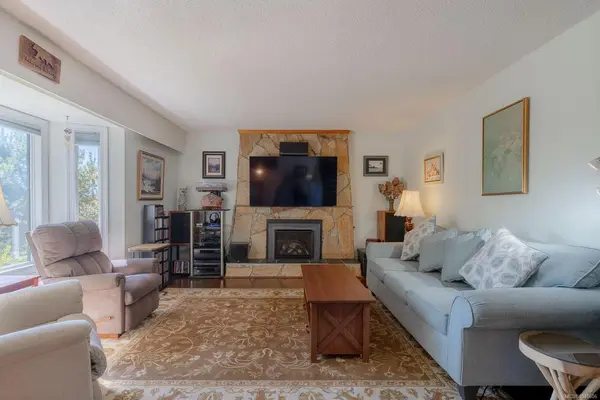 1855 Sandra Pl, Duncan BC V9L 5A4 - 4 bed, 2.0 bath in Duncan