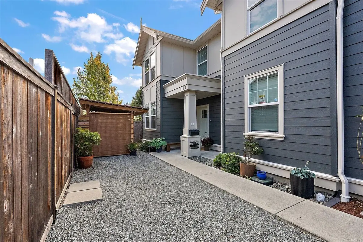 1113 Lyall St, Esquimalt BC V9A 5G3