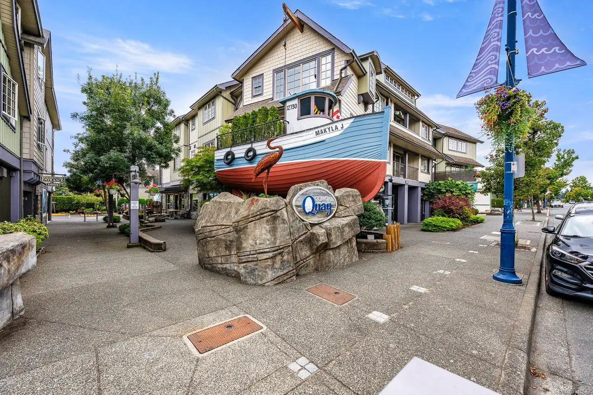 1705 Comox Ave #204, Comox BC V9M 3M1