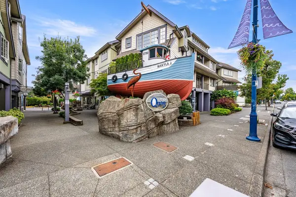 1705 Comox Ave #204, Comox BC V9M 3M1 - 2 bed, 2 bath property for sale in Comox