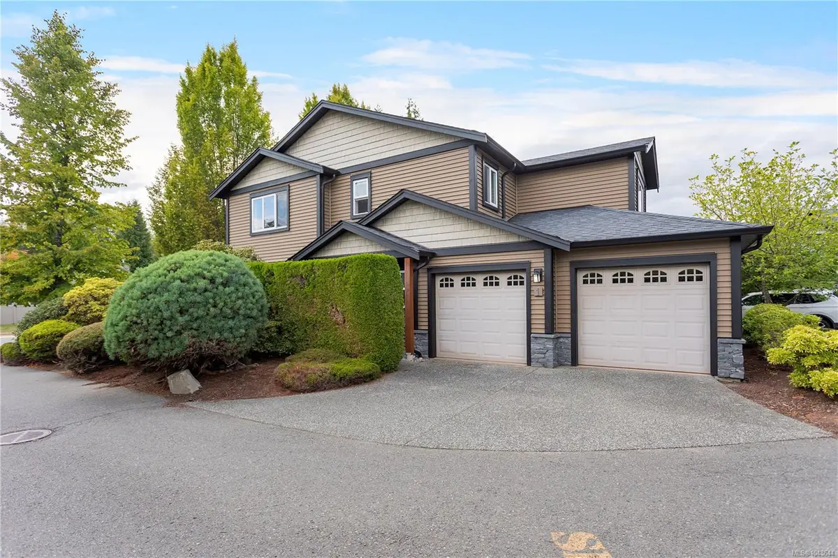 6240 Parkwood Dr #1, Nanaimo BC V9T 6K9