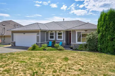 1059 Thorpe Ave, Courtenay BC V9N 7K7