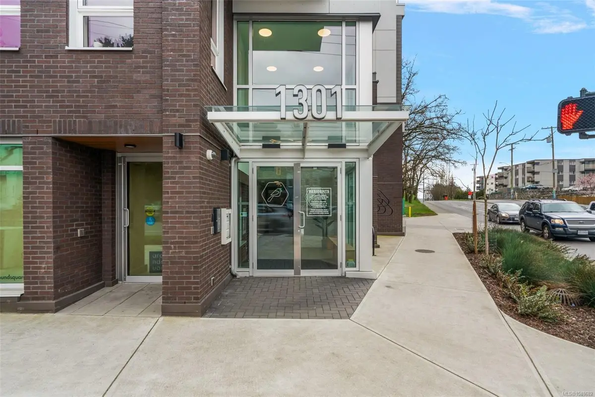 1301 Hillside Ave #306, Victoria BC V8T 0E3