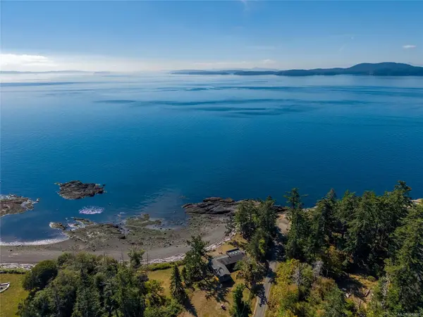 9902 Higgs Rd, Pender Island BC V0N 2M3 - 3 bed, 3 bath property for sale in Pender Island