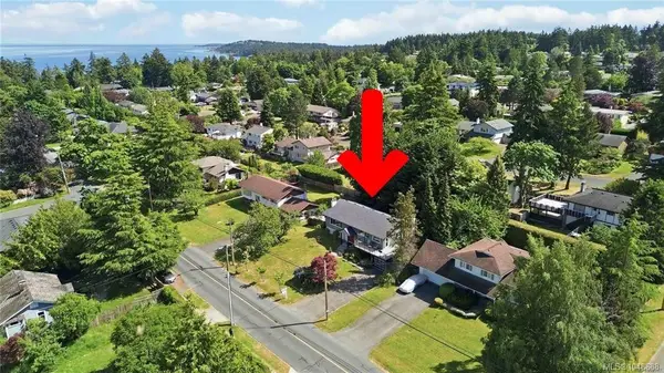 1909 Ferndale Rd, Saanich BC V8N 2Y4 - 5 bed, 3.0 bath in Saanich