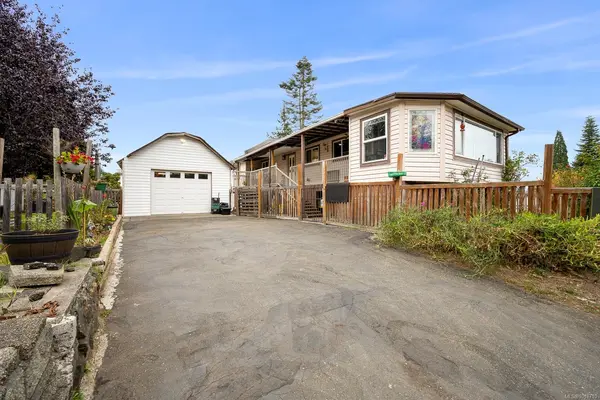 134 Surfside Dr, Campbell River BC V9H 1H6 - 3 bed, 2.0 bath in Campbell River