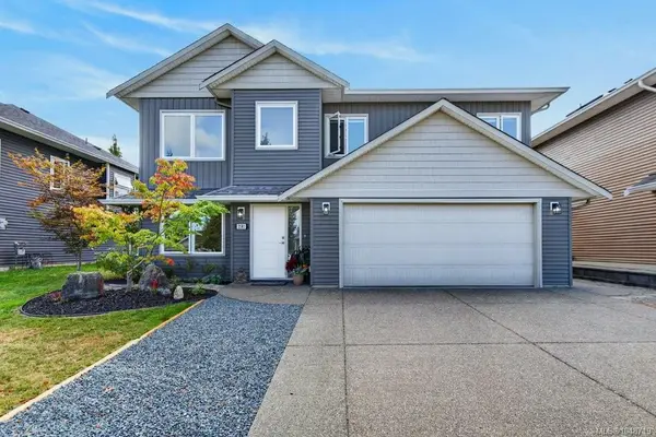 2581 Kendal Ave, Cumberland BC V0R 1S0 - 5 bed, 3 bath property for sale in Cumberland