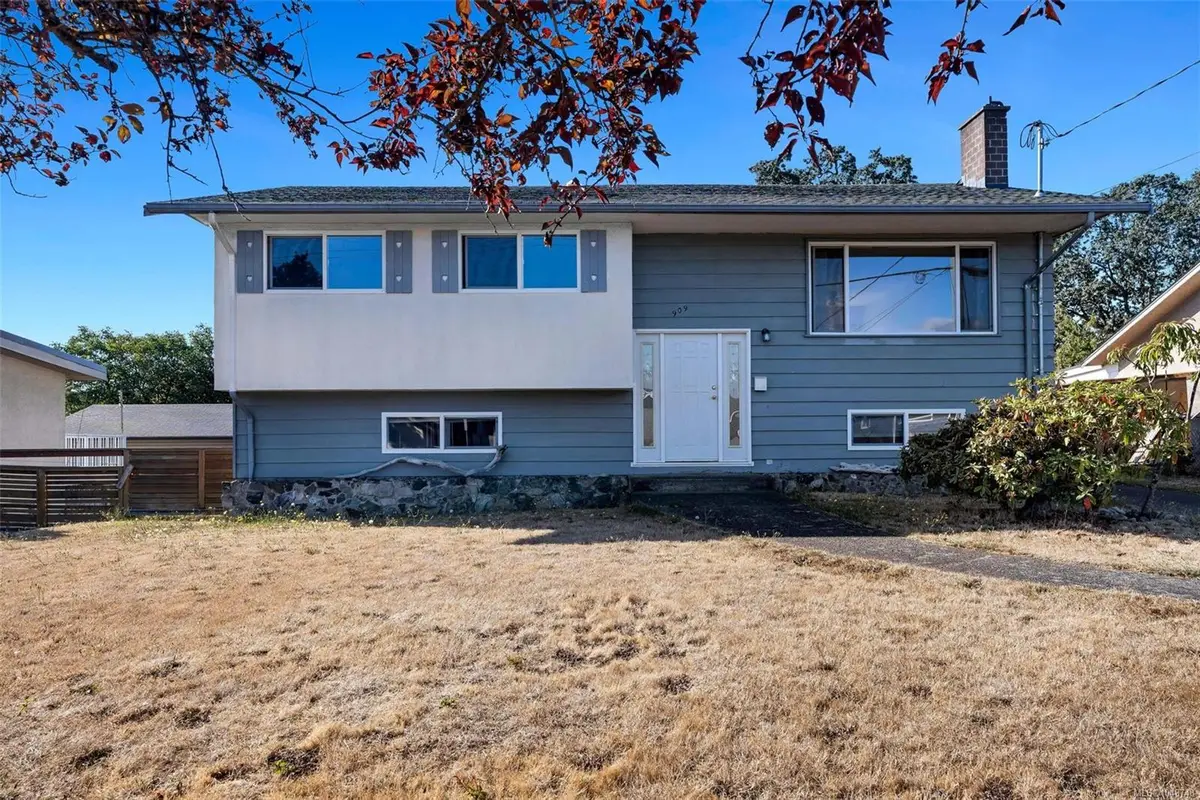 909 Shearwater St, Esquimalt BC V9A 4V3