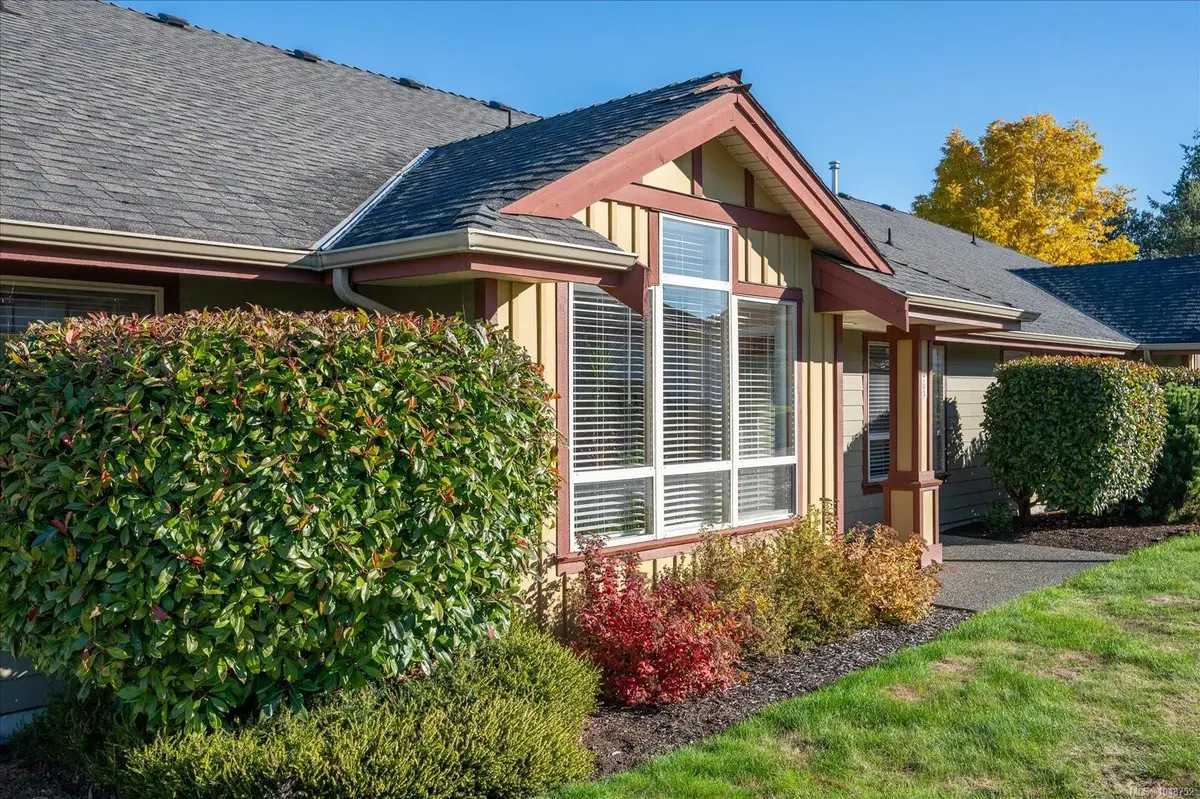 261 Mills St #703, Parksville BC V9P 2N5