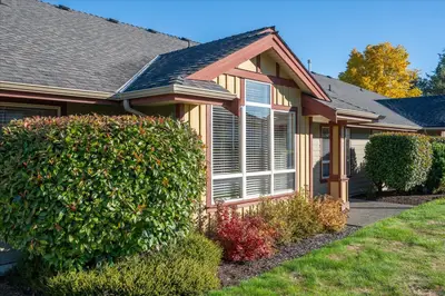 261 Mills St #703, Parksville BC V9P 2N5