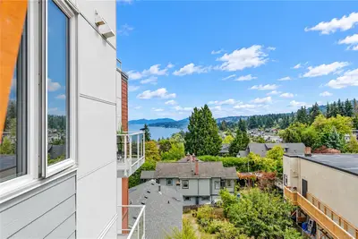 201 Dogwood Dr #404, Ladysmith BC V9G 0C3