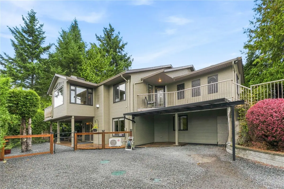 1676 Lailah's Loop, Qualicum Beach BC V9K 2S3