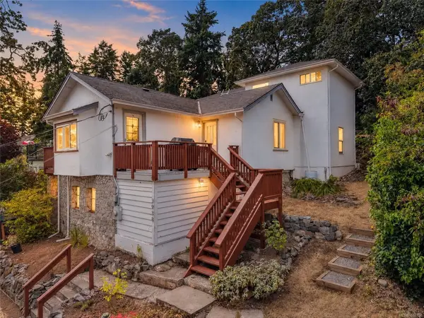 3938 Wilkinson Rd, Saanich BC V8Z 5A2 - 3 bed, 3 bath property for sale in Saanich