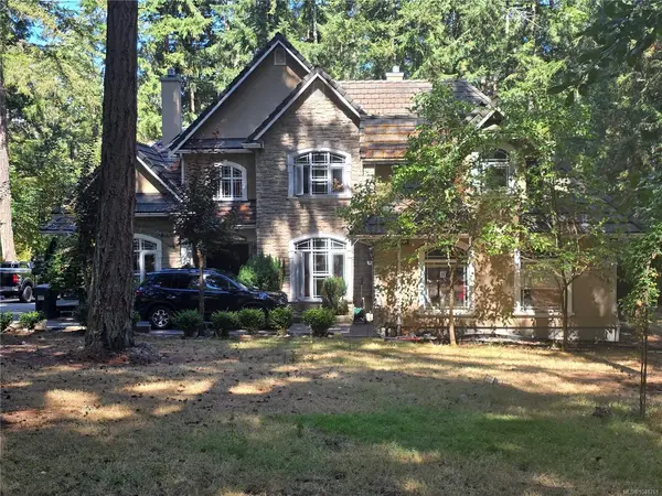 870 Falkirk Ave, North Saanich BC V8L 5G8 - 5 bed, 6 bath property for sale in North Saanich