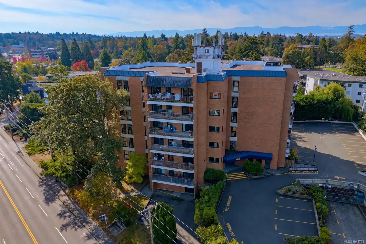 #404 - 4030 Quadra St #404, Saanich BC V8X 1K2