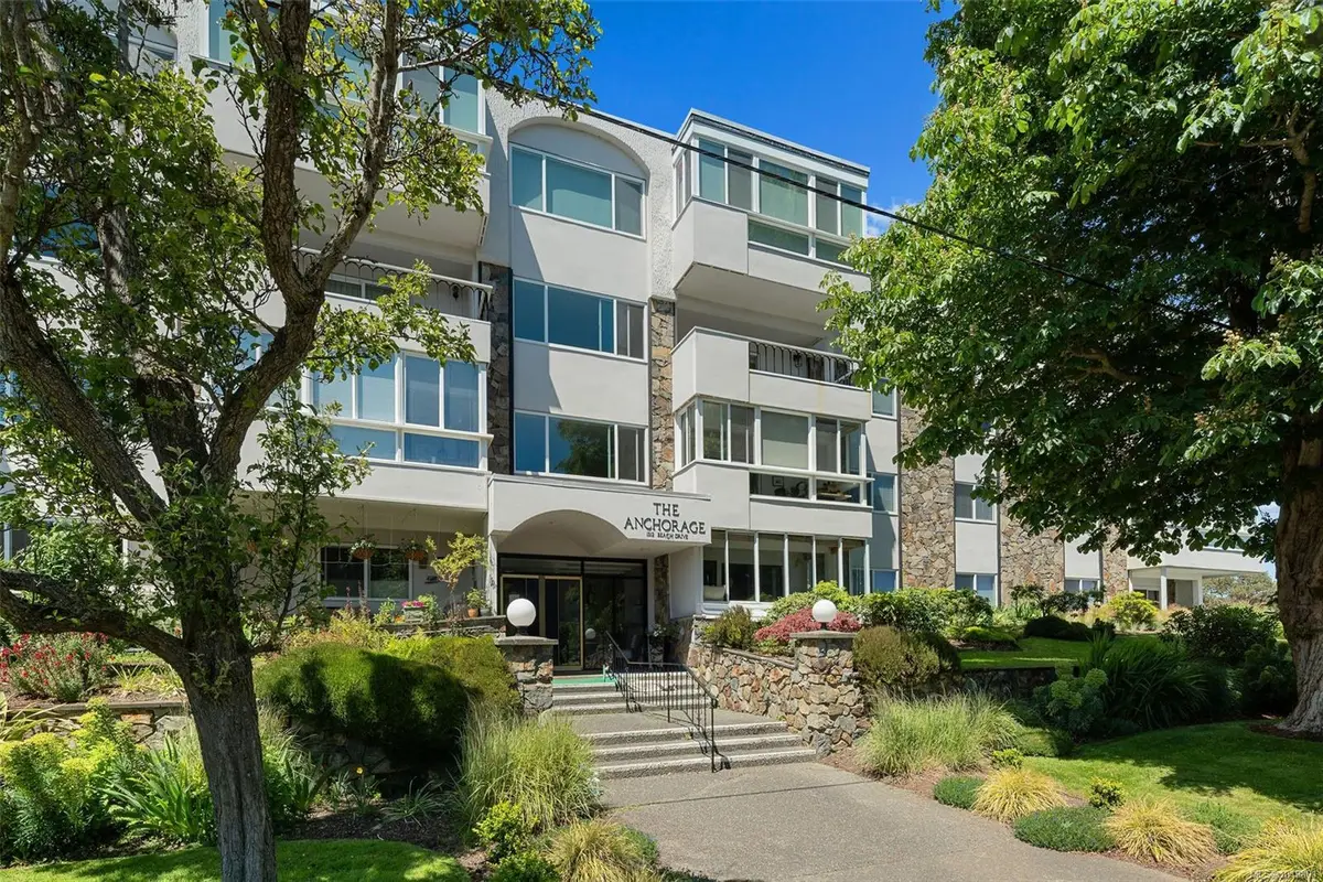 1312 Beach Dr #105, Oak Bay BC V8S 2N5