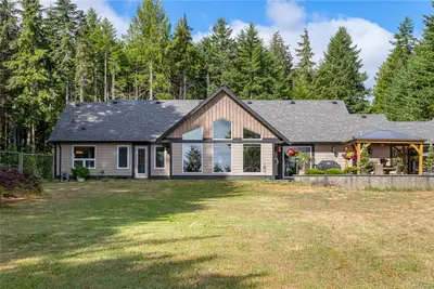 1737 Galvin Pl, Qualicum Beach BC V9K 2V3