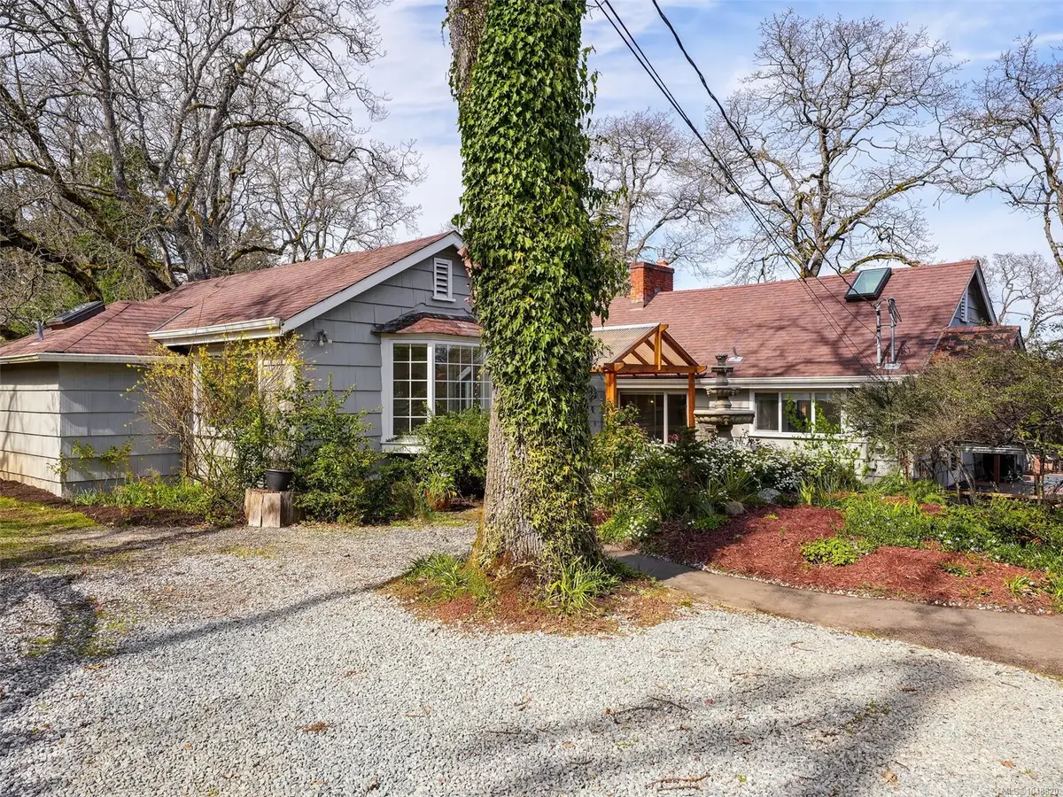 4081 Cedar Hill Rd, Saanich BC V8N 3C2