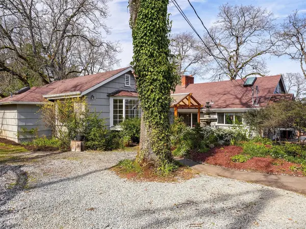 4081 Cedar Hill Rd, Saanich BC V8N 3C2 - 4 bed, 3.0 bath in Saanich