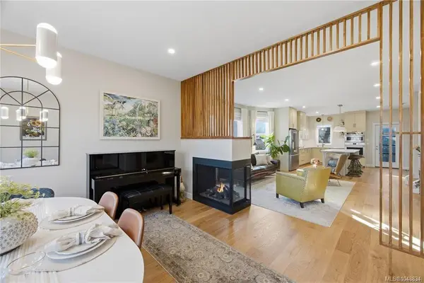 525 Sumas St, Victoria BC V8T 4S4 - 8 bed, 4.0 bath in Victoria