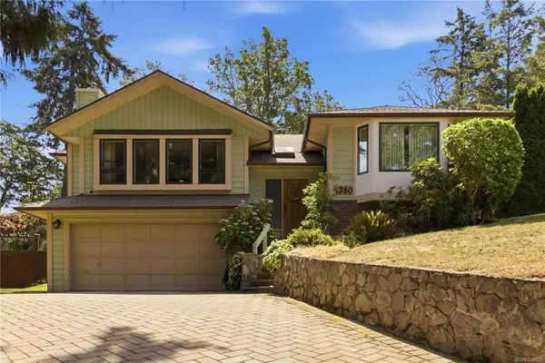 4350 Faithwood Rd, Saanich BC V8X 4Z6 - 3 bed, 2.0 bath in Saanich