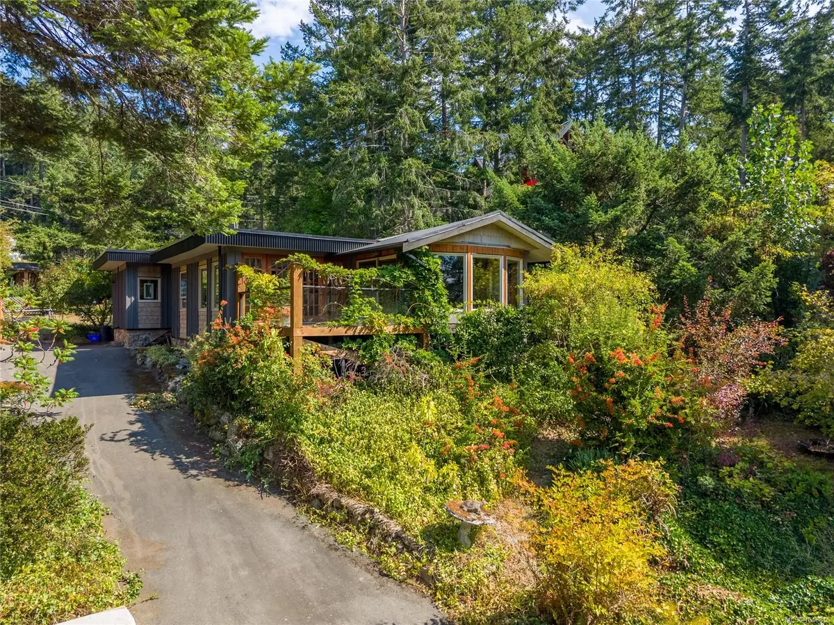 3707 Rope Rd, Pender Island BC V0N 2M2