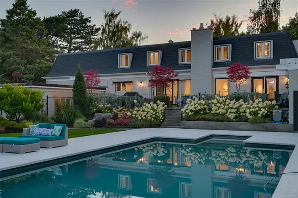 3075 Devon Rd, Oak Bay BC V8R 6C8 - 6 bed, 6.0 bath in Oak Bay