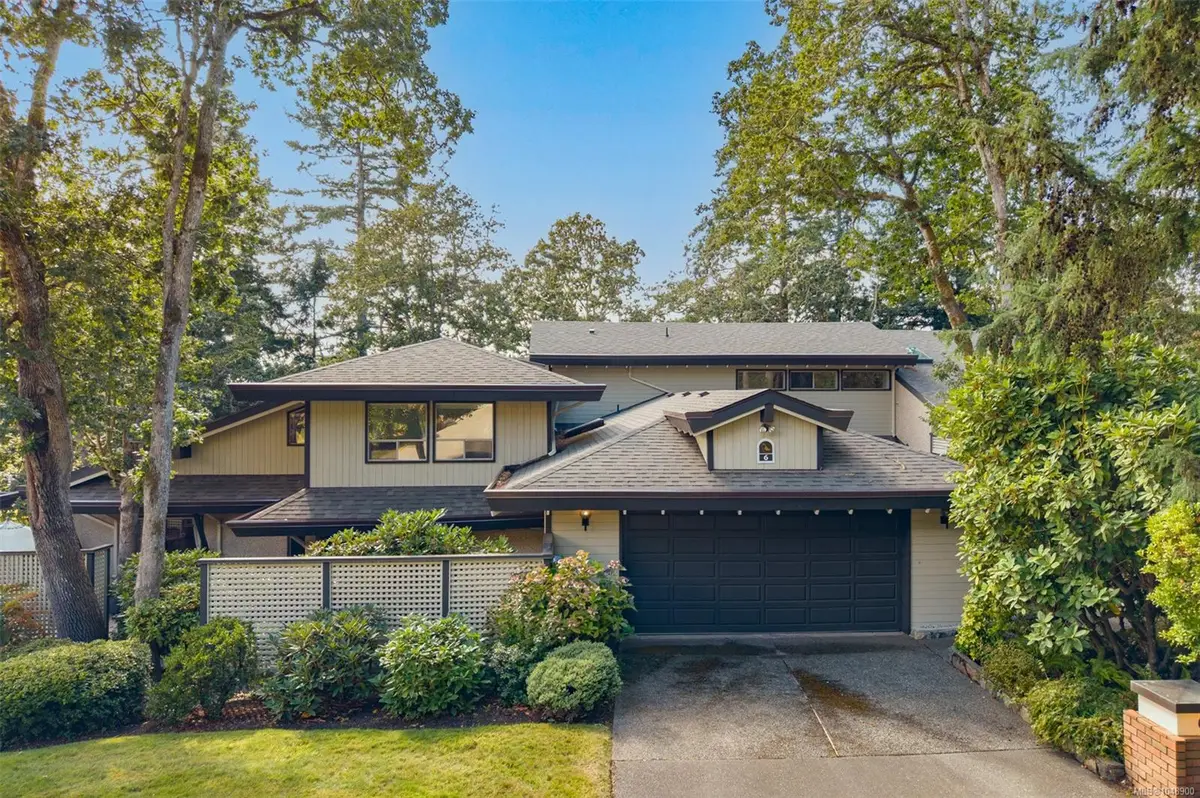 #6 - 909 Carolwood Dr #6, Saanich BC V8X 3T9