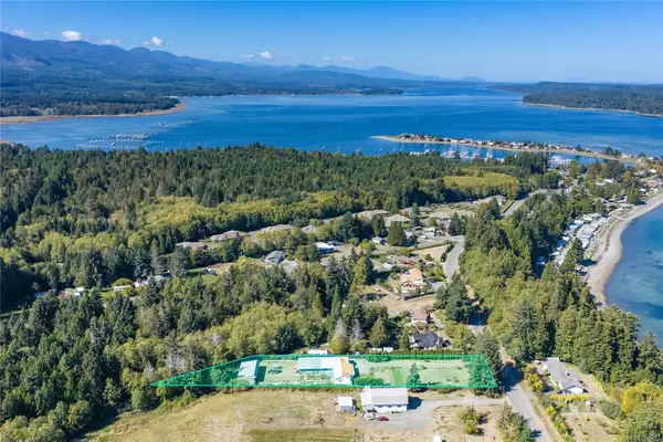 5212 Gainsberg Rd, Bowser BC V0R 1G0 - 4 bed, 2.0 bath in Bowser