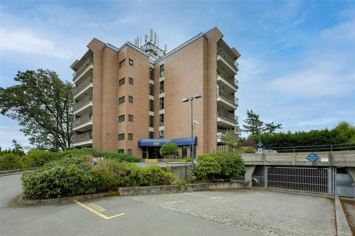 4030 Quadra St #201, Saanich BC V8X 1K2