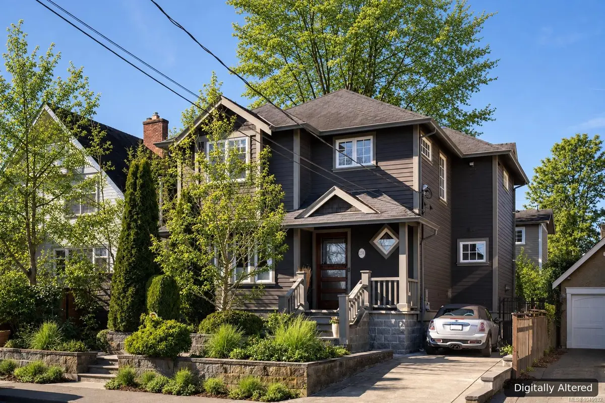 238 Richmond Ave, Victoria BC V8S 3X8