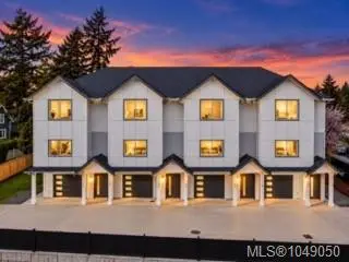 621 Broadway St #3, Saanich BC V8Z 2G5