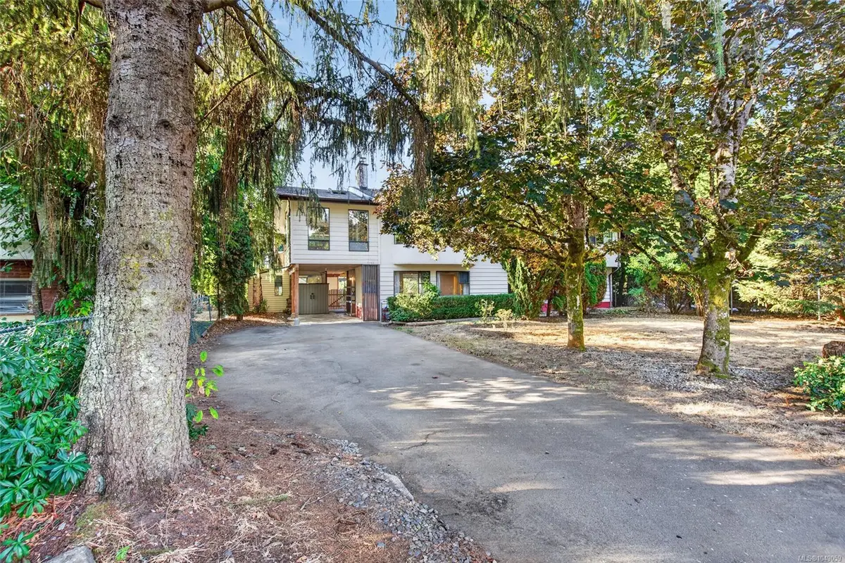 7115 Wallace Dr, Central Saanich BC V8M 1G9