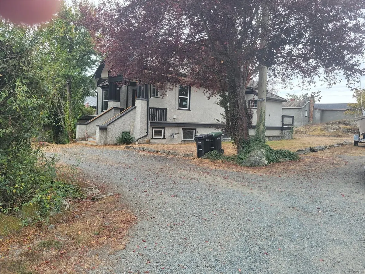 11 Eaton Ave, Saanich BC V8Z 5C9