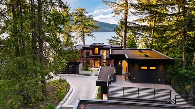 848 Lands End Rd, North Saanich BC V8L 5L3