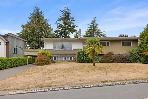 1867 Grandview Dr, Saanich BC V8N 2T8 - 6 bed, 3 bath property for sale in Saanich