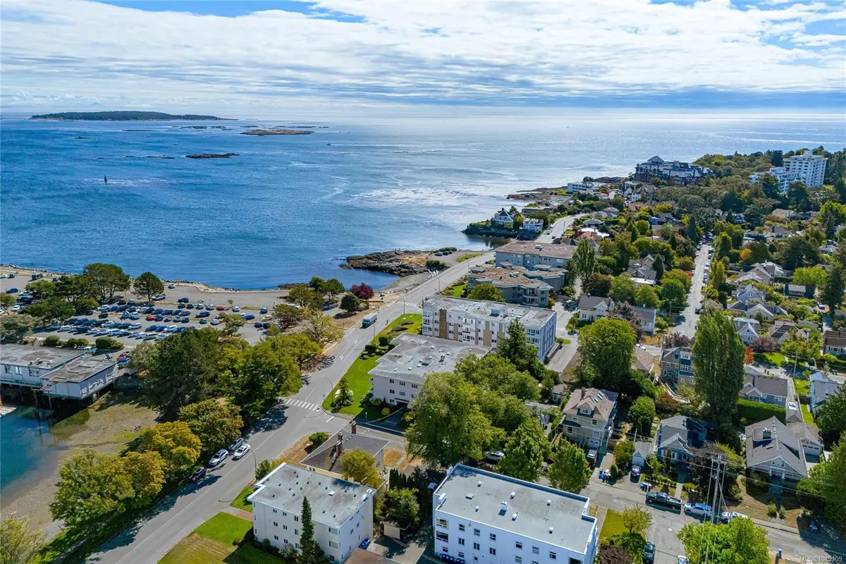 #102 - 1318 Beach Dr #102, Oak Bay BC V8S 2N5