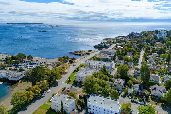 #102 - 1318 Beach Dr #102, Oak Bay BC V8S 2N5 - 2 bed, 2 bath property for sale in Oak Bay