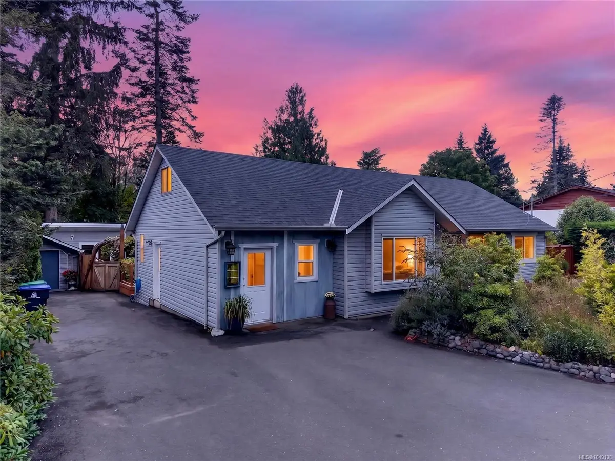 1675 Noel Ave, Comox BC V9M 2G4
