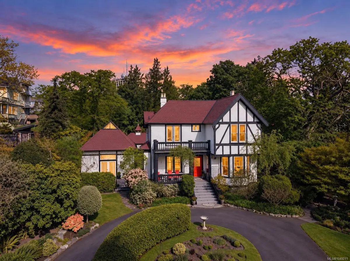 1648 Rockland Ave, Victoria BC V8S 1W7