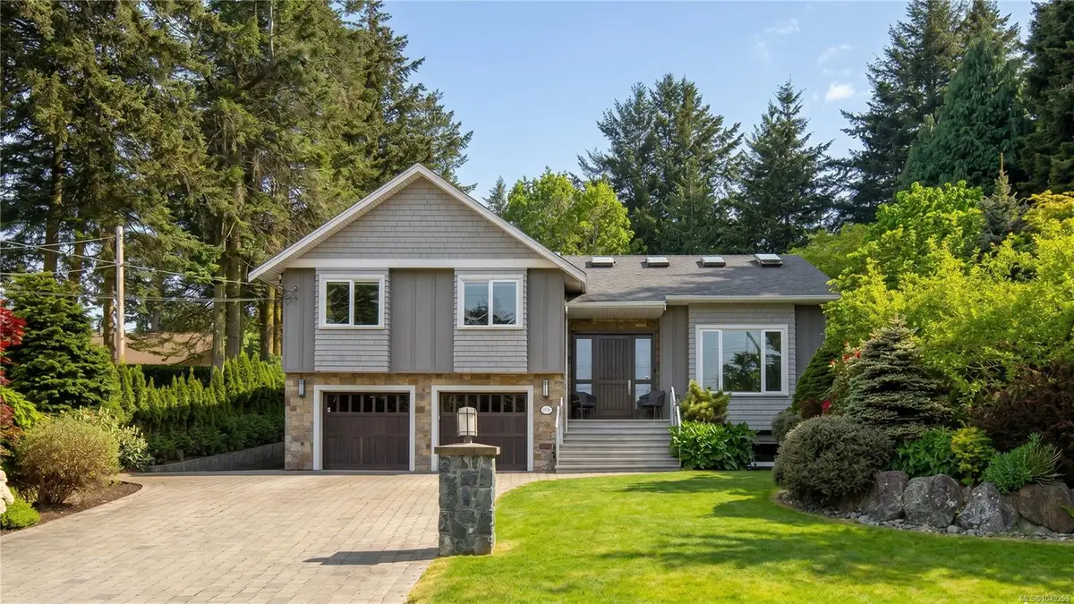 1896 Leyns Rd, Saanich BC V8N 2Z8