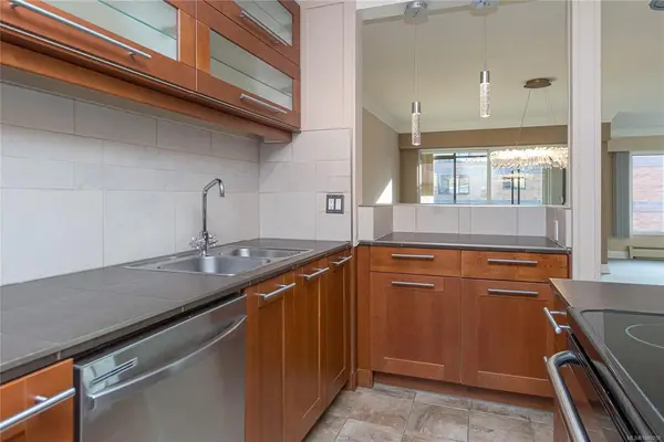 #206 - 2920 Cook St #206, Victoria BC V8T 3S7 - 2 bed, 2 bath property for sale in Victoria