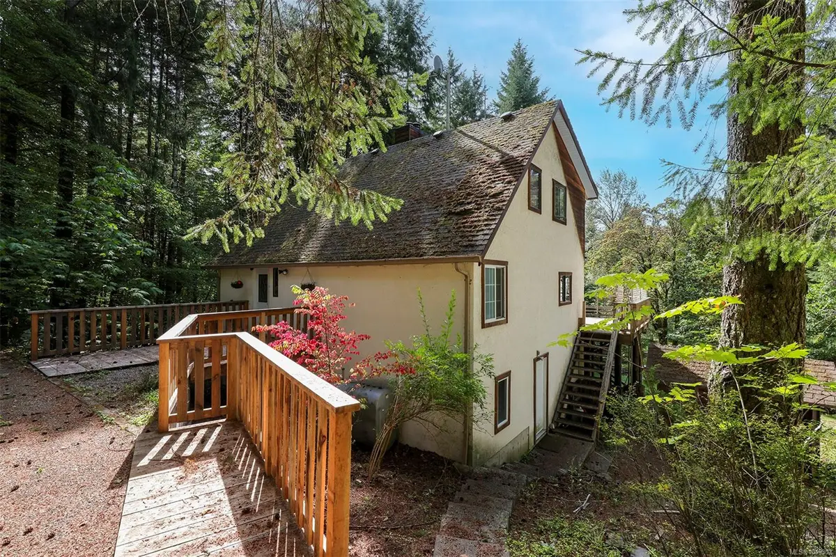 4026 MacAulay Rd, Black Creek BC V9J 1C8