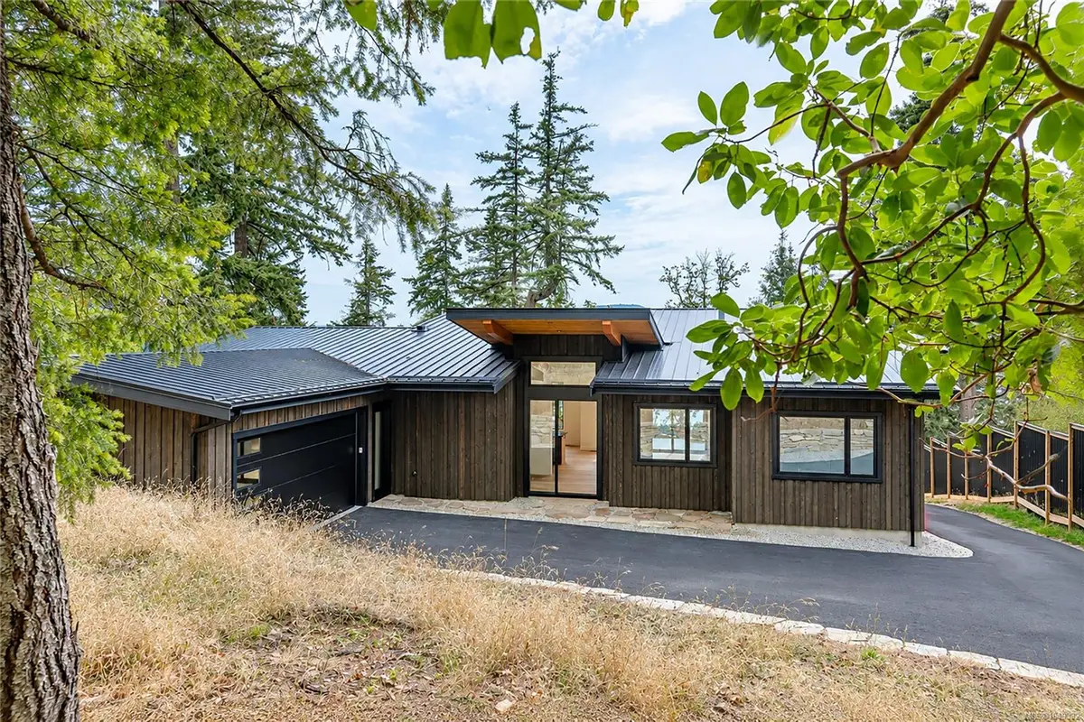 296 Canvasback Pl, Salt Spring BC V8K 2W5