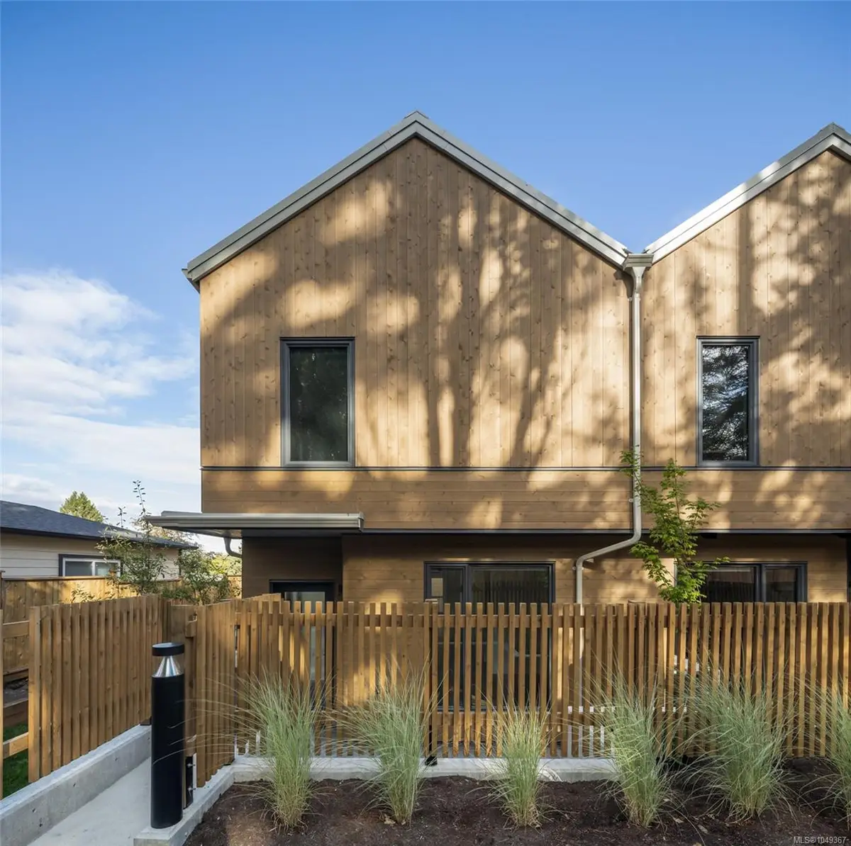 #6 - 1520 Louise Pl #6, Saanich BC V8P 2T8