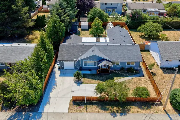 375 Temple St, Parksville BC V9P 1C9 - 4 bed, 3 bath property for sale in Parksville