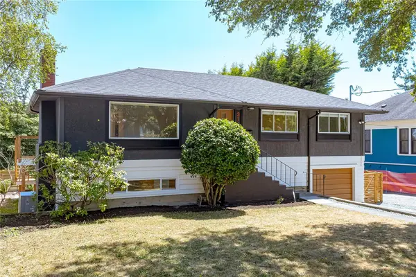 3145 Balfour Ave, Victoria BC V9A 1R9 - 4 bed, 2 bath property for sale in Victoria