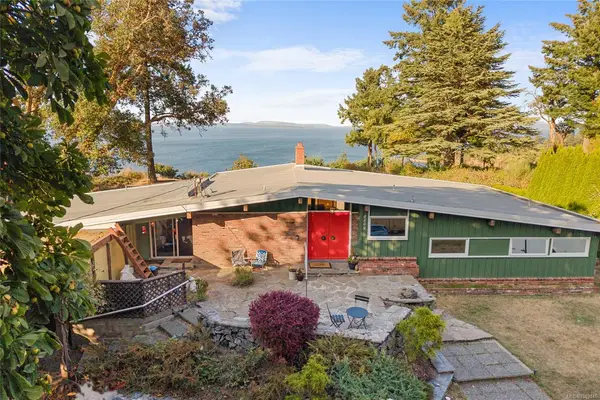 4598 Torquay Dr, Saanich BC V8N 3L7 - 3 bed, 3 bath property for sale in Saanich