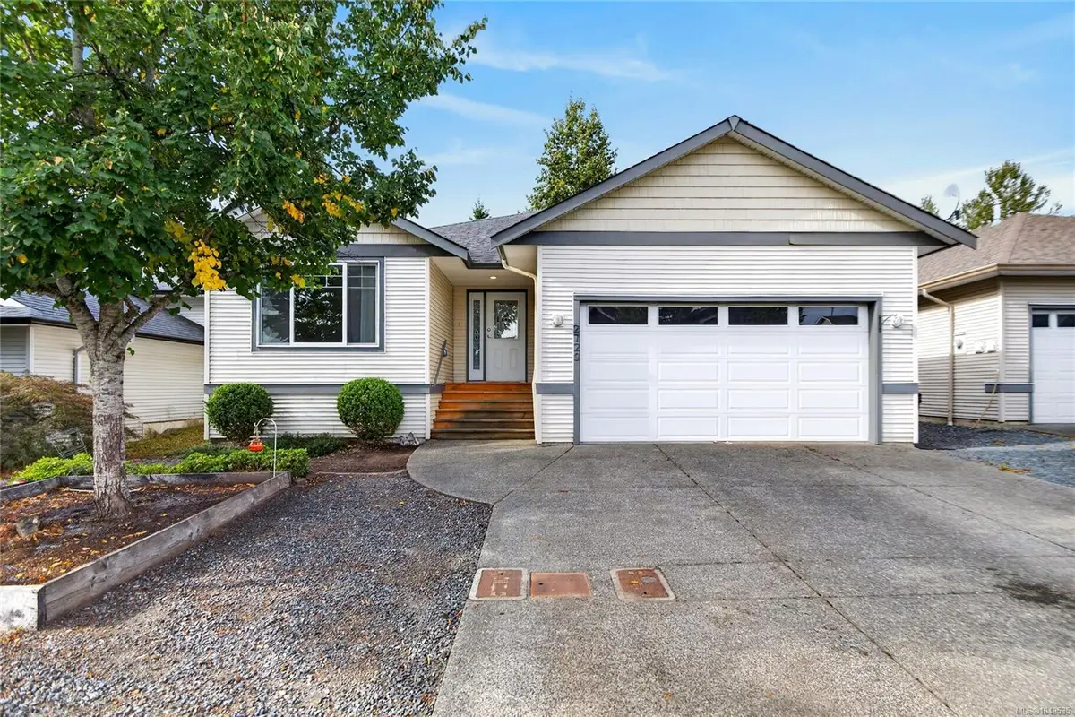 2729 Kendal Ave, Cumberland BC V0R 1S0